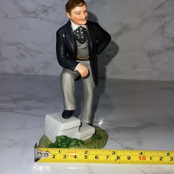 Frankly my Dear, You Deserve This! Rhett Butler Gone w/ The Wind Avon VTG Figure - Picture 7 of 8